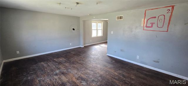 63 S Dellwood Avenue, Crystal Lake Park, MO 63135