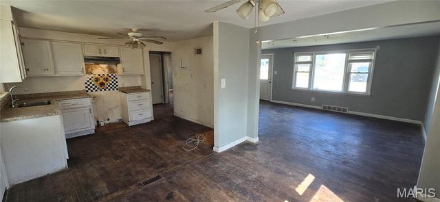 63 S Dellwood Avenue, Crystal Lake Park, MO 63135