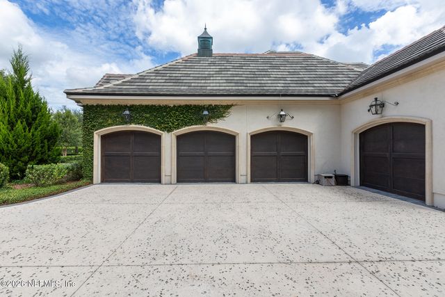 5329 COMMISSIONERS Drive, Jacksonville, FL 32224