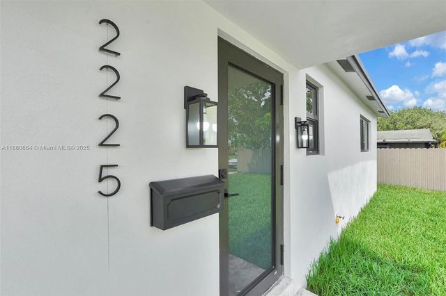 2225 NW 195th St, Miami Gardens, FL 33056