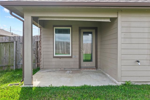 14531 Sweetwater Drive, Baytown, TX 77523
