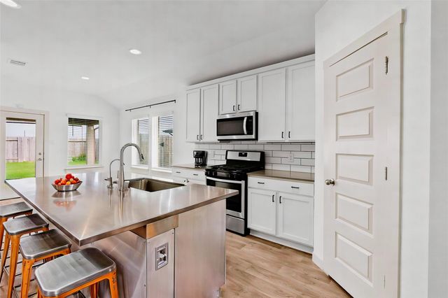 14531 Sweetwater Drive, Baytown, TX 77523