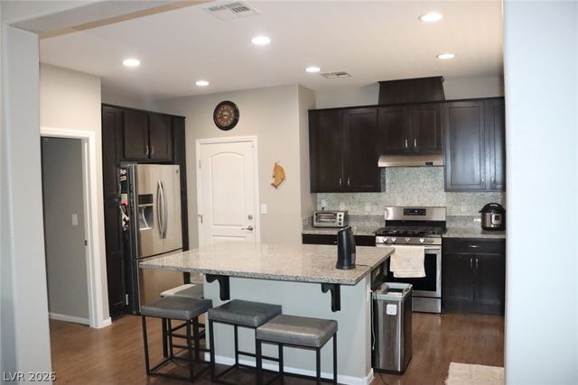 1517 Eagles Pass Avenue, North Las Vegas, NV 89084