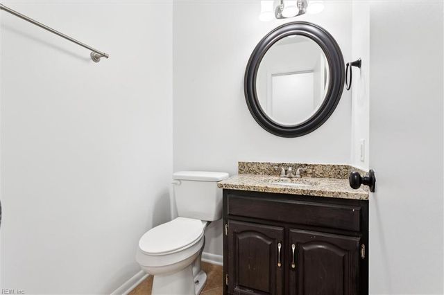 722 Longleaf Ln, Newport News, VA 23608