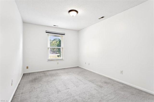 722 Longleaf Ln, Newport News, VA 23608
