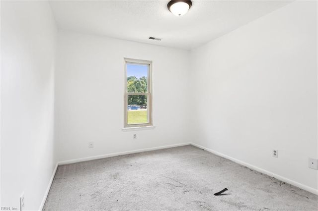 722 Longleaf Ln, Newport News, VA 23608