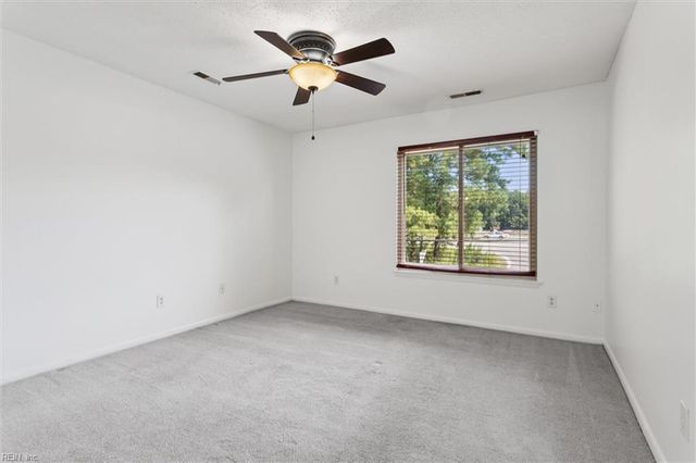 722 Longleaf Ln, Newport News, VA 23608