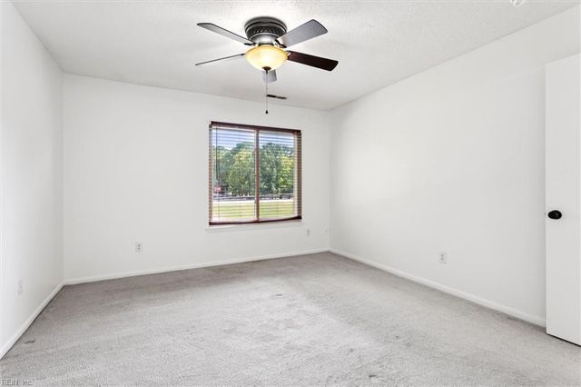 722 Longleaf Ln, Newport News, VA 23608
