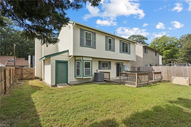722 Longleaf Ln, Newport News, VA 23608