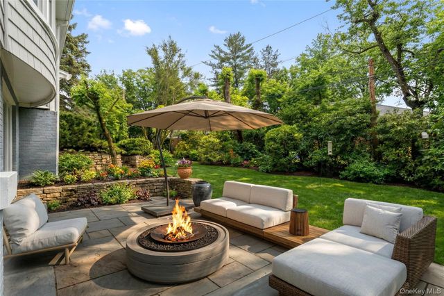 10 Norfolk Road, Great Neck, NY 11020