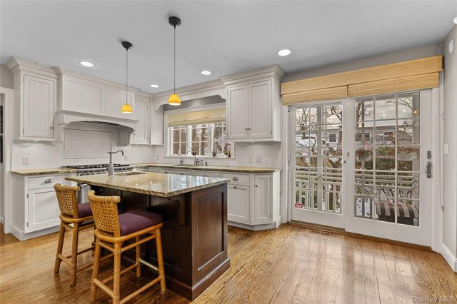 10 Norfolk Road, Great Neck, NY 11020