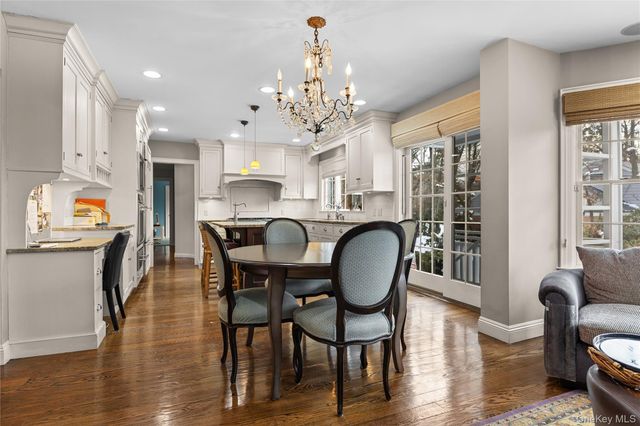 10 Norfolk Road, Great Neck, NY 11020