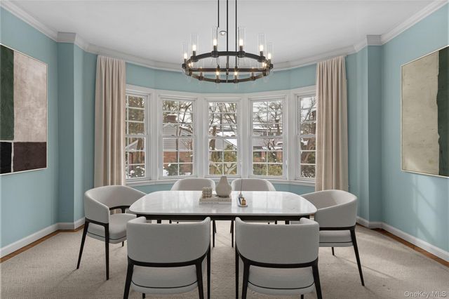 10 Norfolk Road, Great Neck, NY 11020