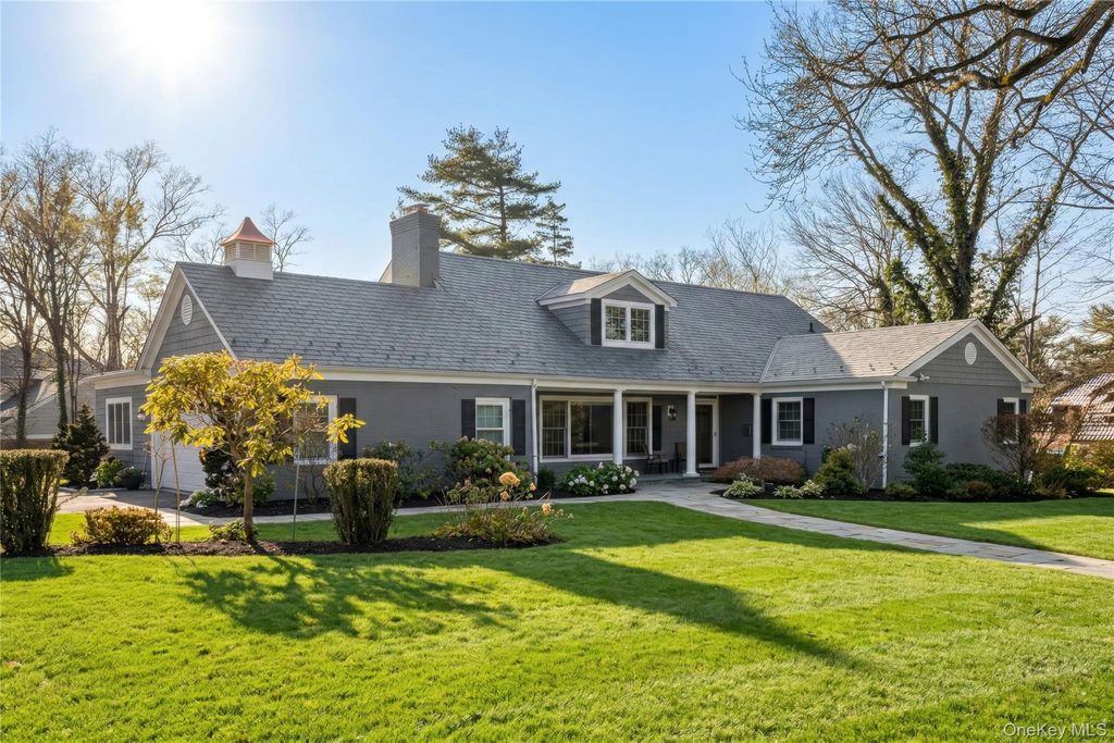 10 Norfolk Road, Great Neck, NY 11020