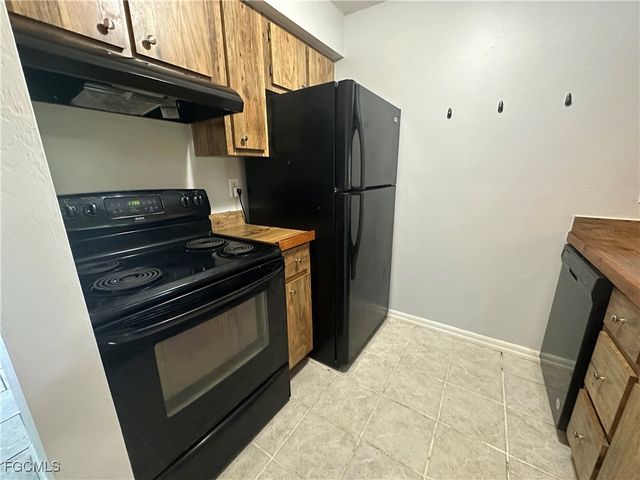 518 SE 6th PL, Cape Coral, FL 33990