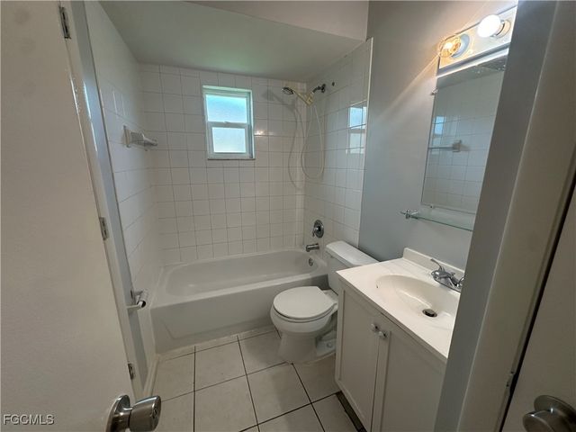 518 SE 6th PL, Cape Coral, FL 33990