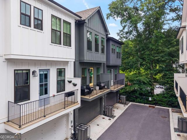 119 Chestnut Circle, Atlanta, GA 30342