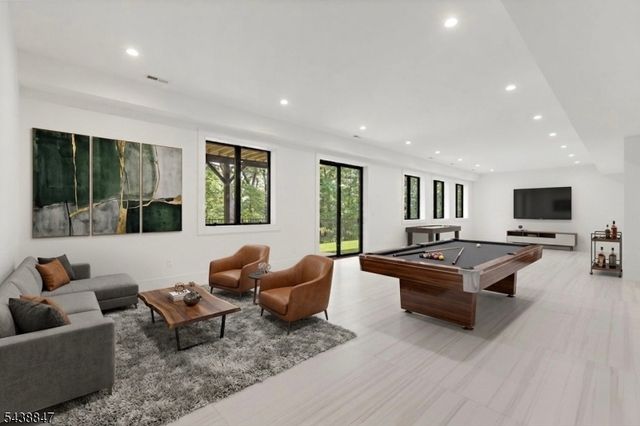 69 Mazur Pl, Hawthorne Boro, NJ 07506
