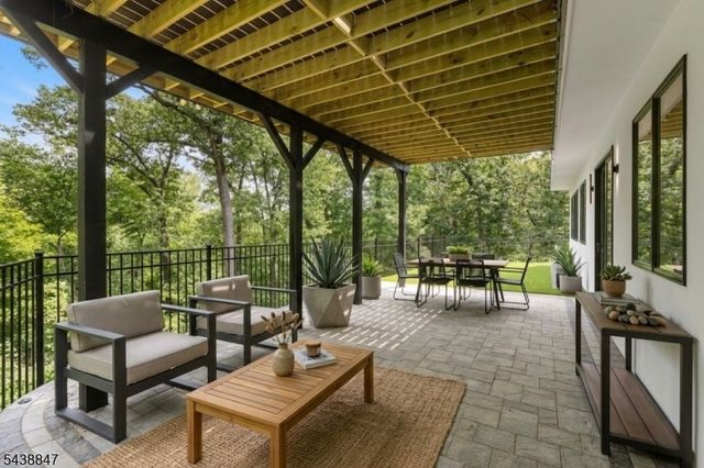 69 Mazur Pl, Hawthorne Boro, NJ 07506