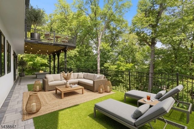 69 Mazur Pl, Hawthorne Boro, NJ 07506