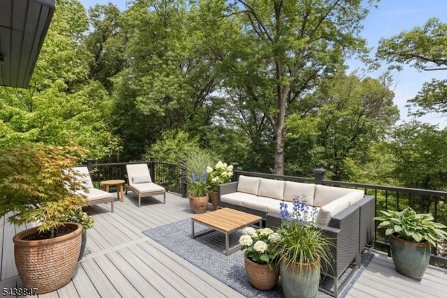 69 Mazur Pl, Hawthorne Boro, NJ 07506