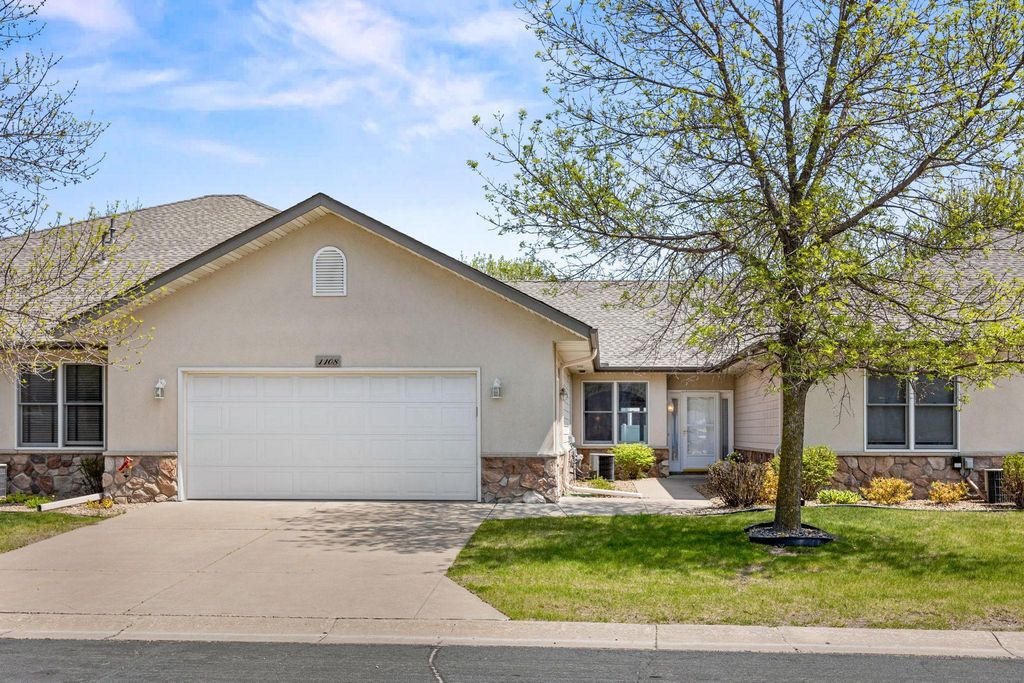 1108 Village Street SE, New Prague, MN 56071