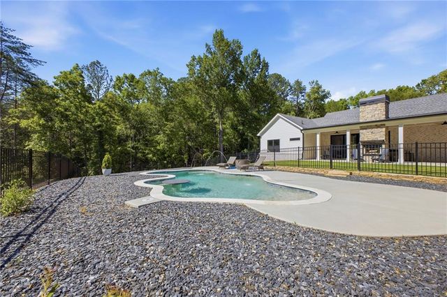 16 Mountain Creek Trail NE, Fairmount, GA 30139