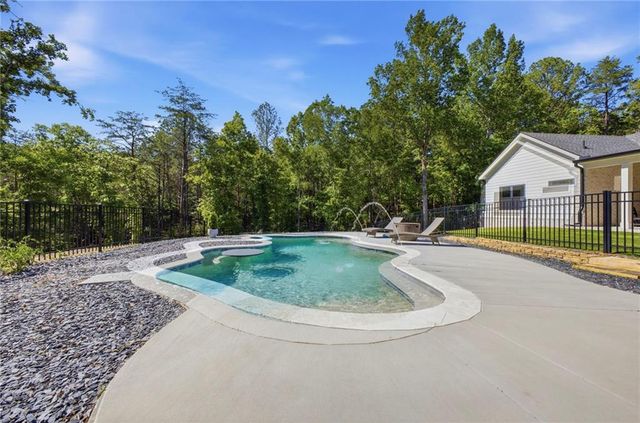 16 Mountain Creek Trail NE, Fairmount, GA 30139