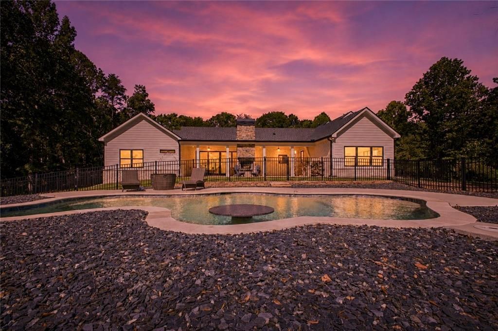 16 Mountain Creek Trail NE, Fairmount, GA 30139