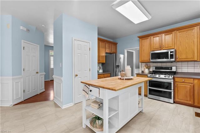 13177 Harbor DR, Carrollton, VA 23314