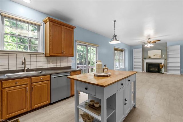 13177 Harbor DR, Carrollton, VA 23314