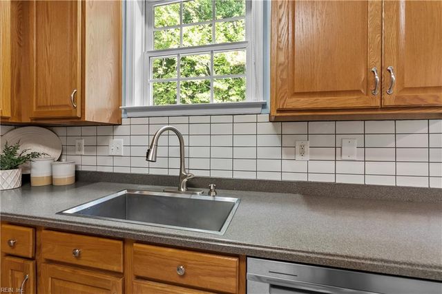 13177 Harbor DR, Carrollton, VA 23314