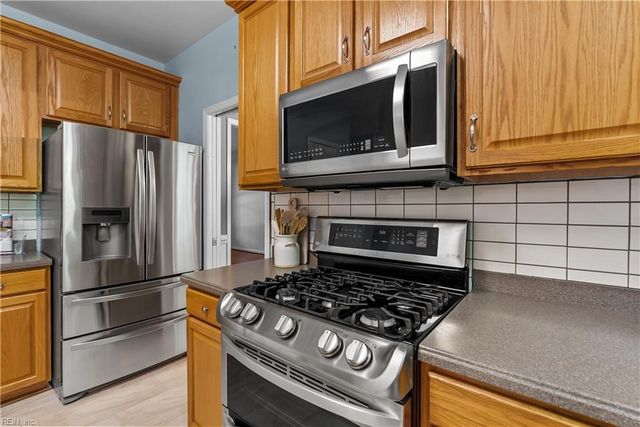 13177 Harbor DR, Carrollton, VA 23314