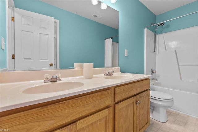 13177 Harbor DR, Carrollton, VA 23314