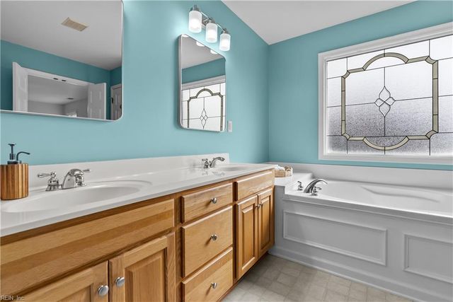 13177 Harbor DR, Carrollton, VA 23314