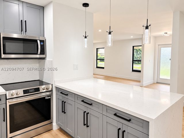 6621 NW 4th Ct, Plantation, FL 33317