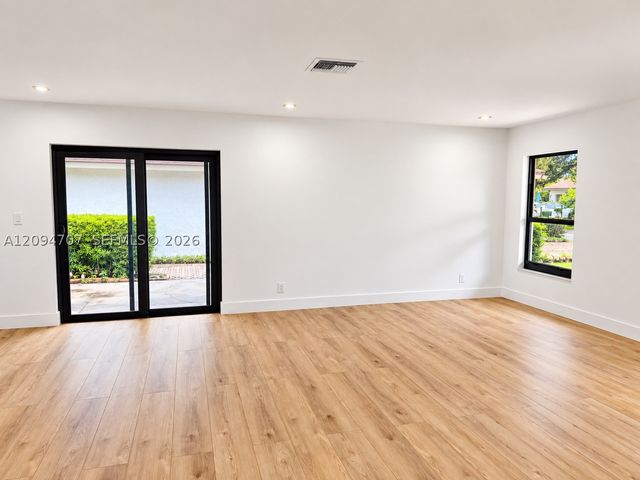6621 NW 4th Ct, Plantation, FL 33317