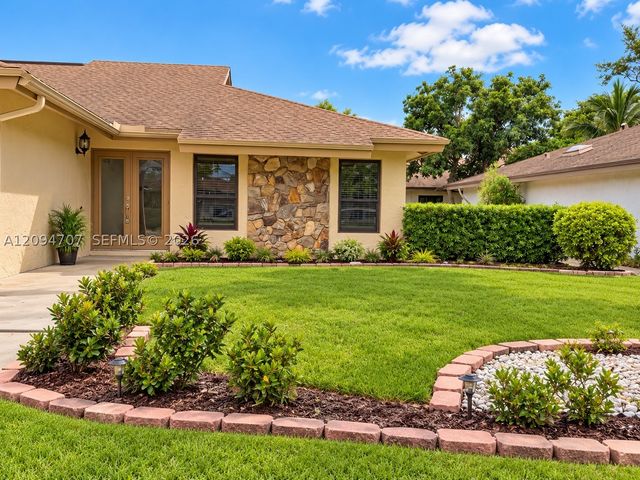 6621 NW 4th Ct, Plantation, FL 33317