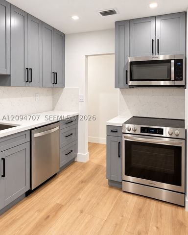 6621 NW 4th Ct, Plantation, FL 33317