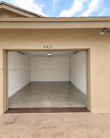 6621 NW 4th Ct, Plantation, FL 33317