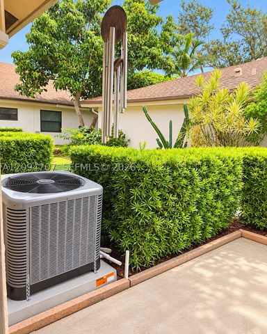 6621 NW 4th Ct, Plantation, FL 33317