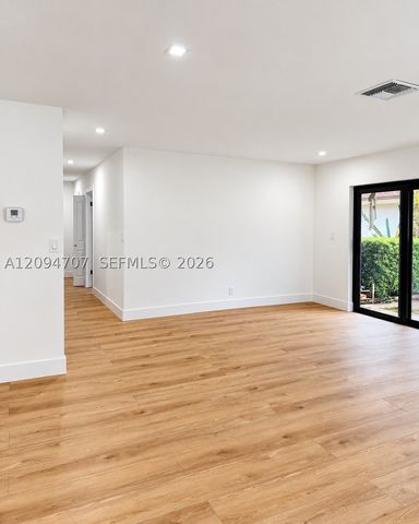 6621 NW 4th Ct, Plantation, FL 33317