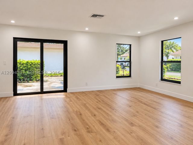 6621 NW 4th Ct, Plantation, FL 33317
