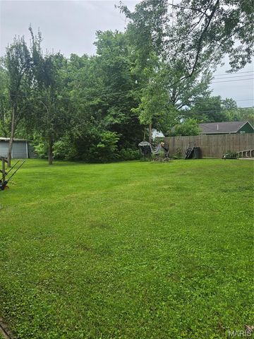 214 Oak Street, Farmington, MO 63640
