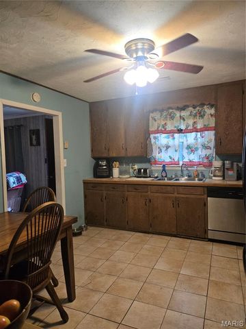 214 Oak Street, Farmington, MO 63640