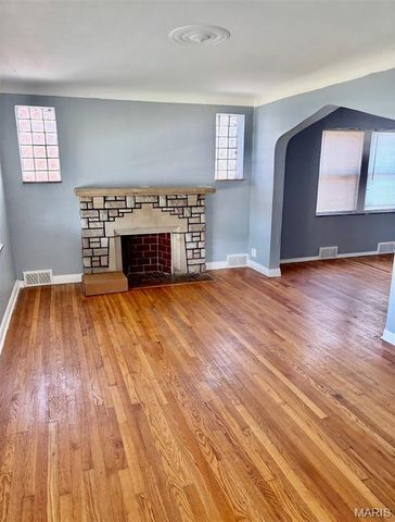 8636 Riverview Boulevard, St Louis, MO 63147