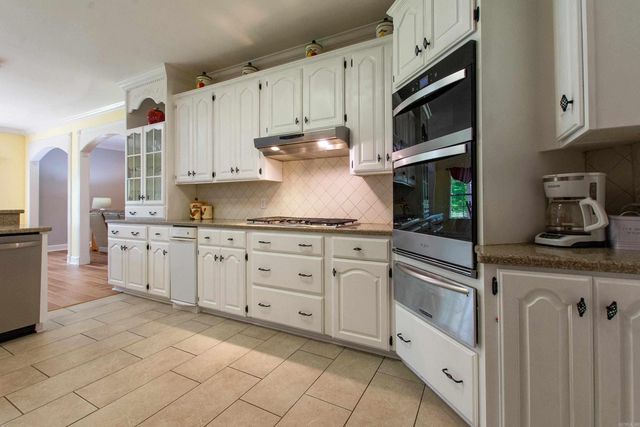 11408 Willow Beach Road, North Little Rock, AR 72117