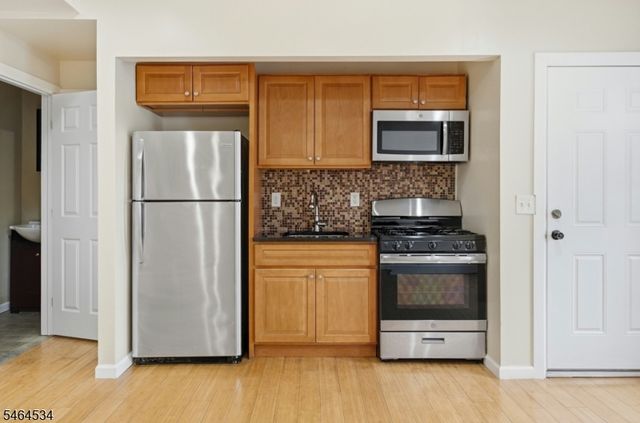 145 Summer Ave, Newark City, NJ 07104