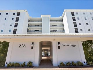 226 GOLDEN GATE POINT 44, Sarasota, FL 34236