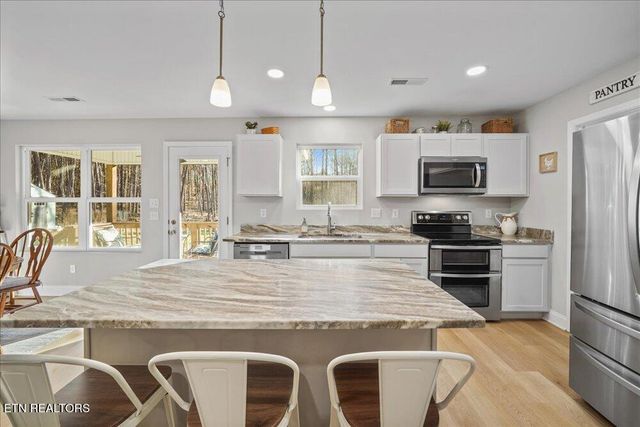 8600 Lakeland Drive, Lenoir City, TN 37772